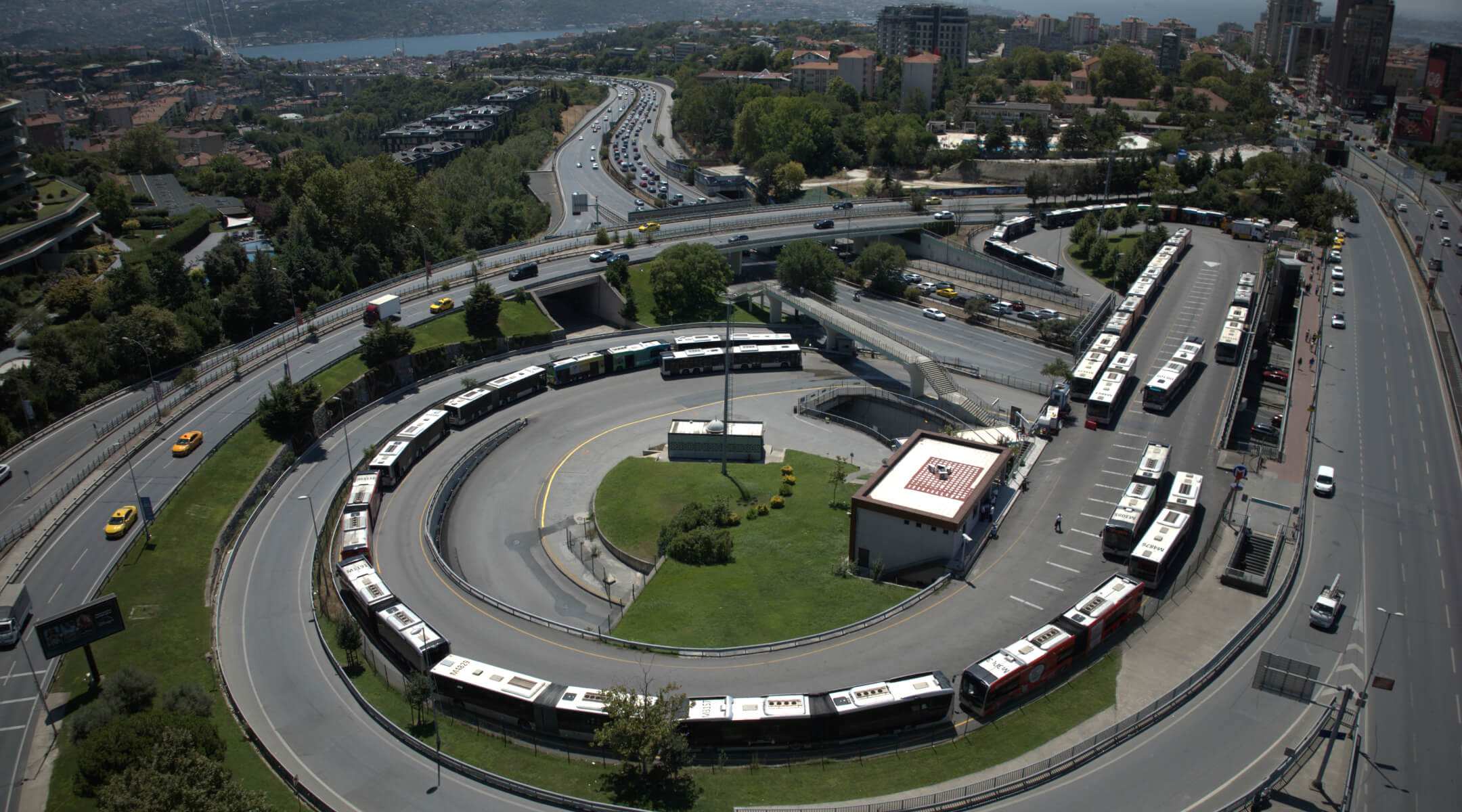 kalyon-insaat-projelerimiz-metrobus-hattı-banner-d.jpg