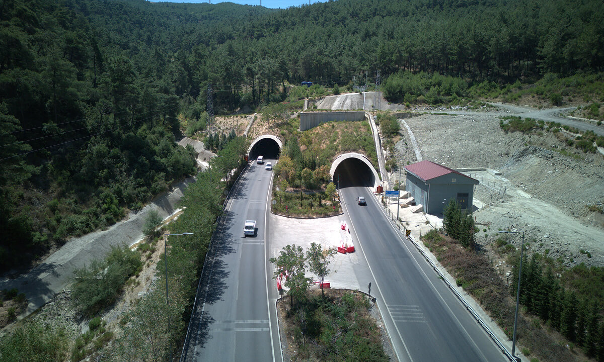 alyon-insaat-projelerımız-ulastırma-altyapısı-projeleri-sabuncubeli-tüneli-ve-baglantı-yolları-galeri-3.jpg